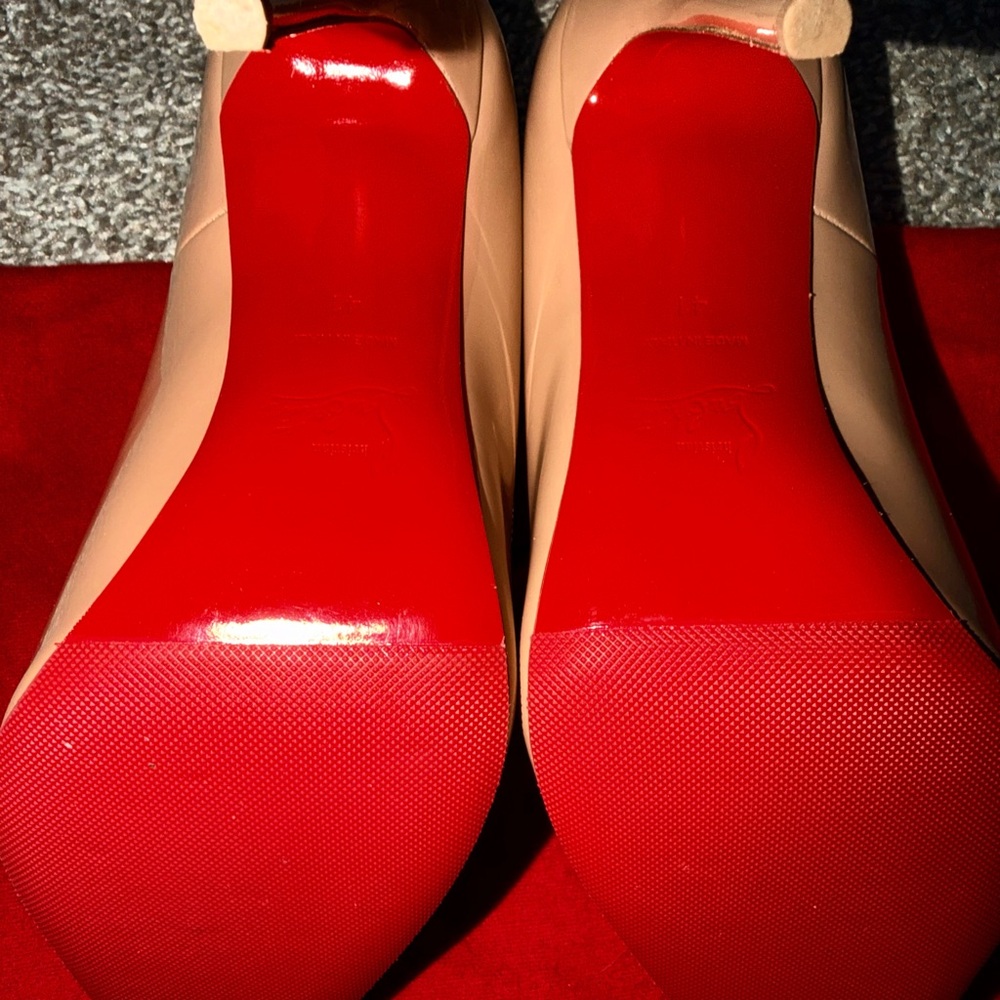 Used in Great Condition Christian Louboutin‘s So Kate Patent Nude Size 41 - Picture 12 of 14